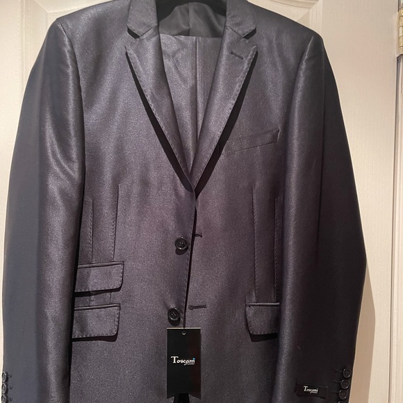 Brand New Suit - Picture 2 of 3